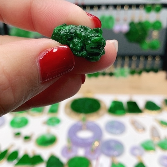 翡翠颈饰未镶嵌飘****你挂件