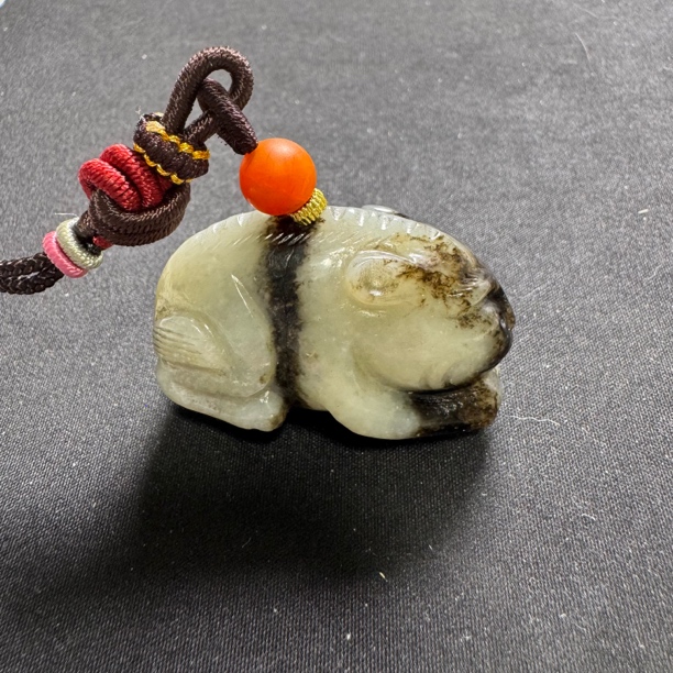 1147-和田玉提油工艺瑞兽小手把件