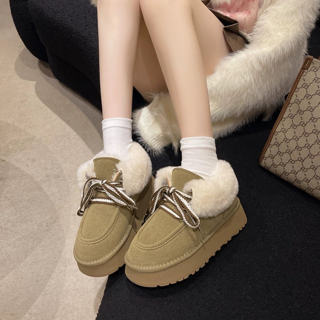 秋冬新款加绒加厚系带雪地靴女