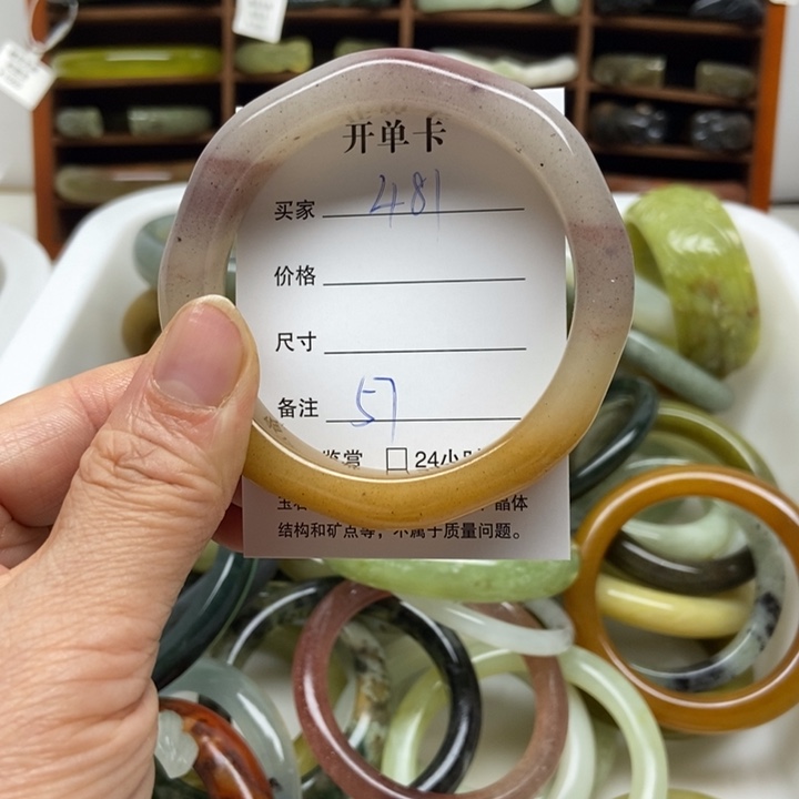 石英质玉未镶嵌手镯佘太翠