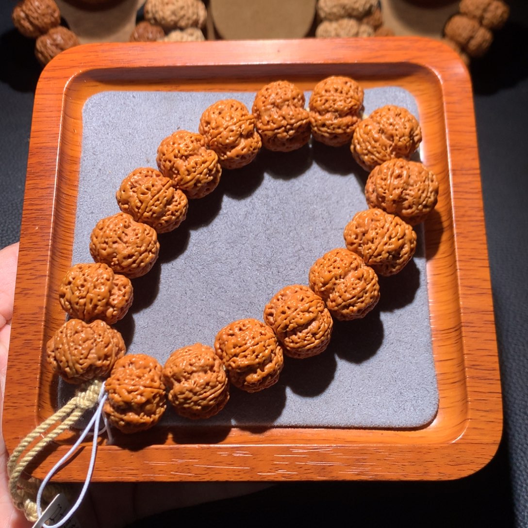 金刚菩提手串22肉梅花