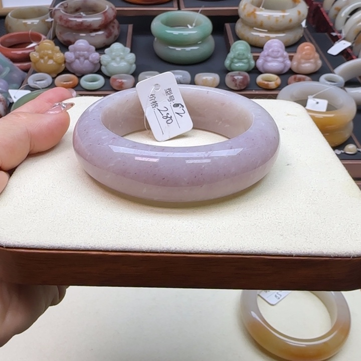 石英岩玉未镶嵌手镯