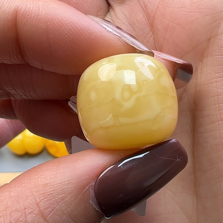 蜜蜡未镶嵌珠宝奇石