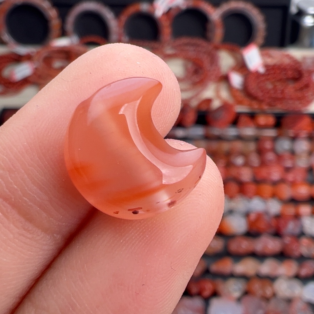 南红玛瑙未镶嵌颈饰月亮