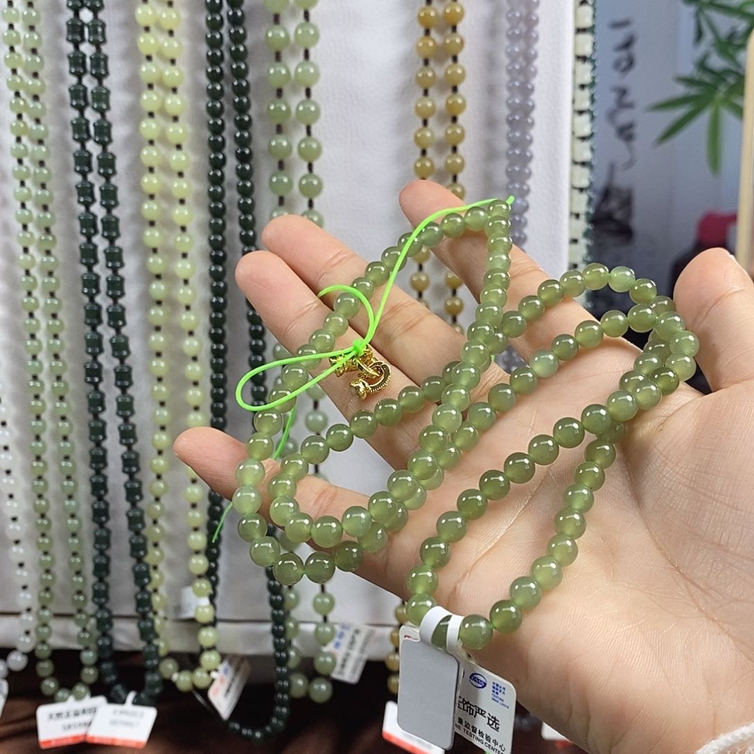 和田玉颈饰未镶嵌不****绪