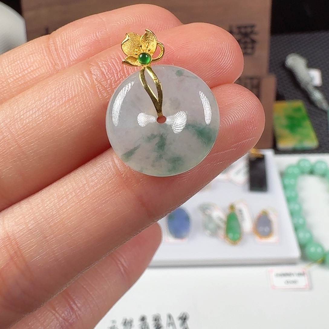 翡翠18K金镶嵌颈饰