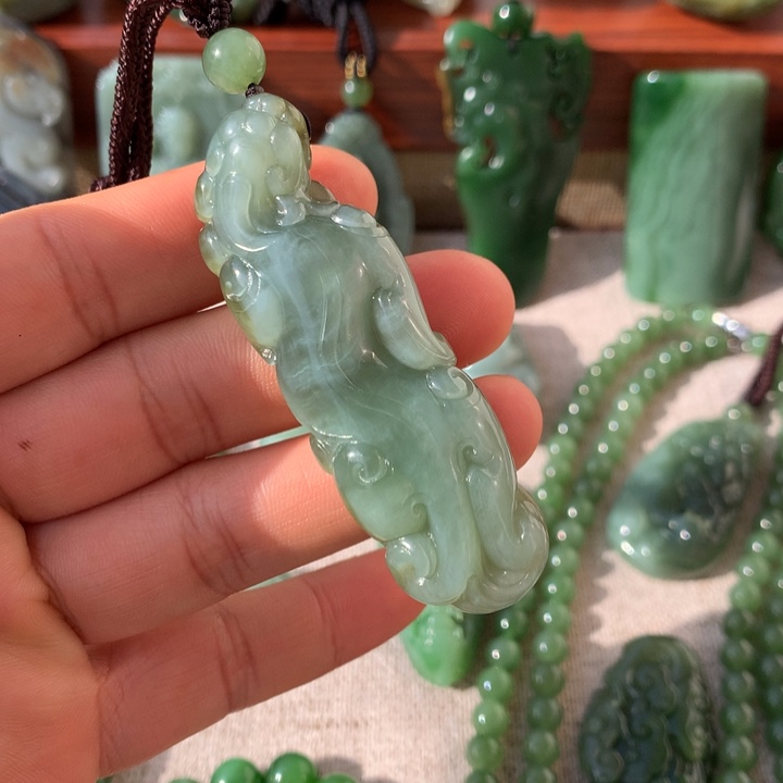 和田玉未镶嵌颈饰