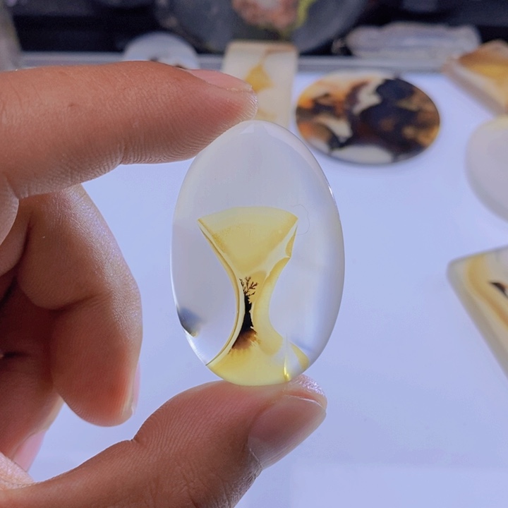 玛瑙/玉髓颈饰未镶嵌丫**?