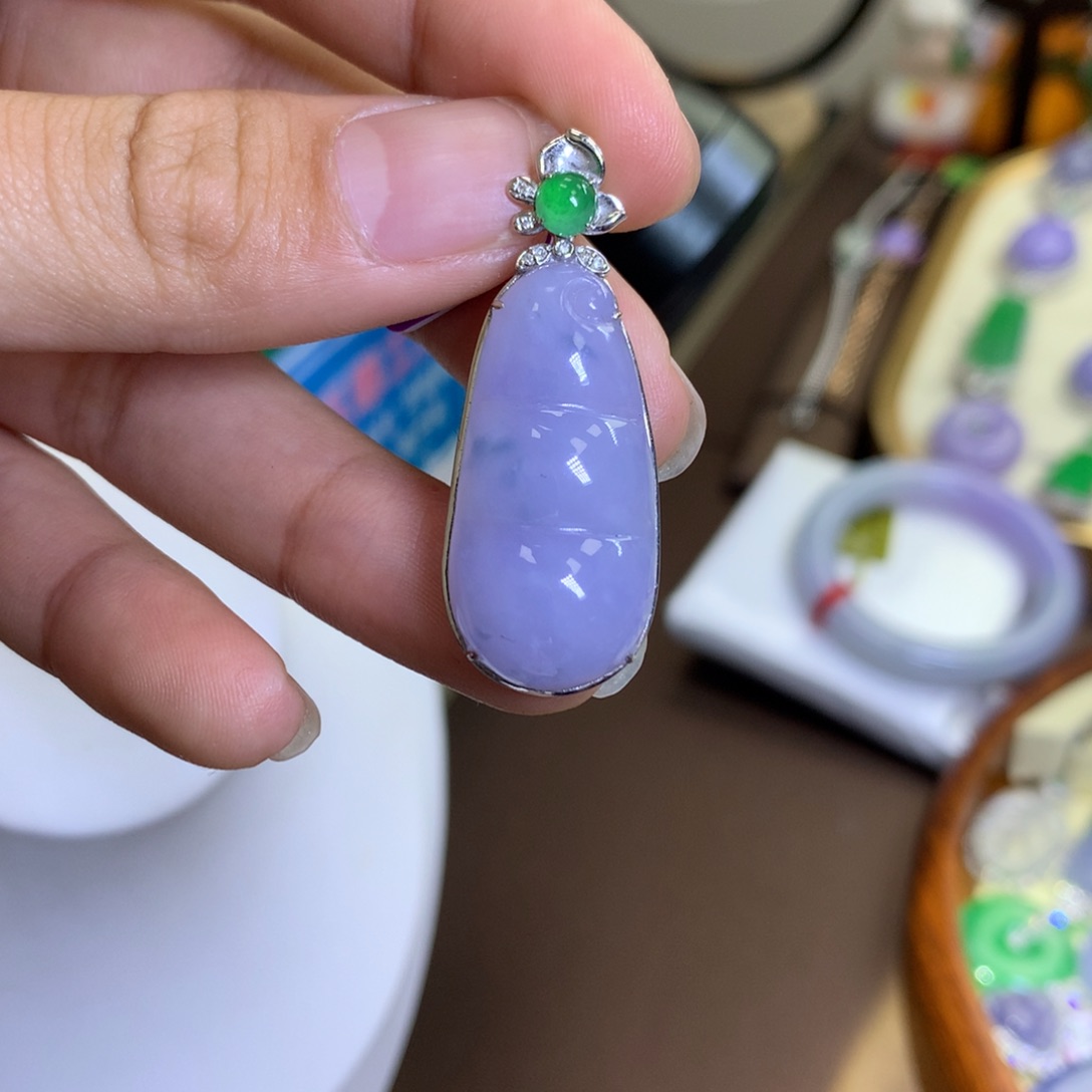 翡翠颈饰18K金镶嵌翡翠