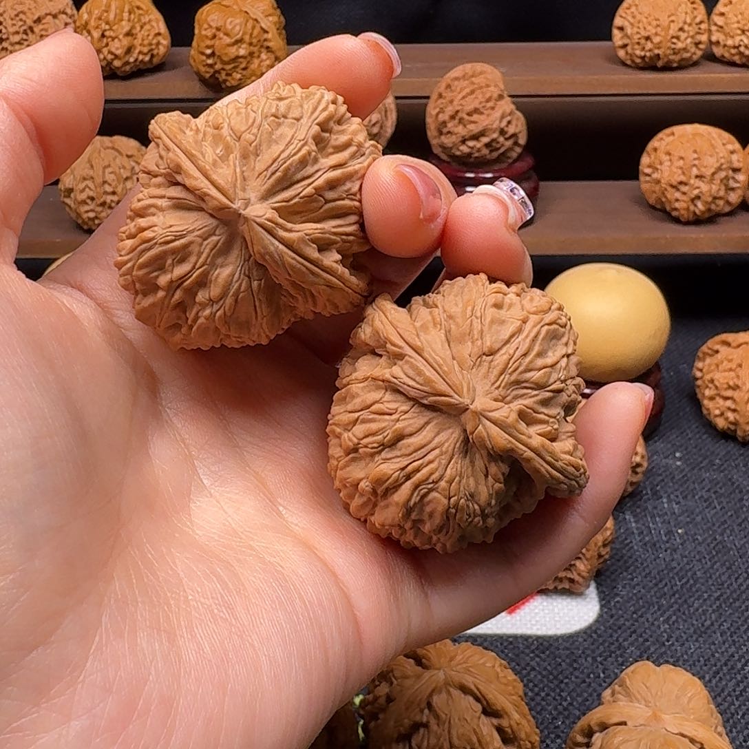 文玩核桃吊坠43球白