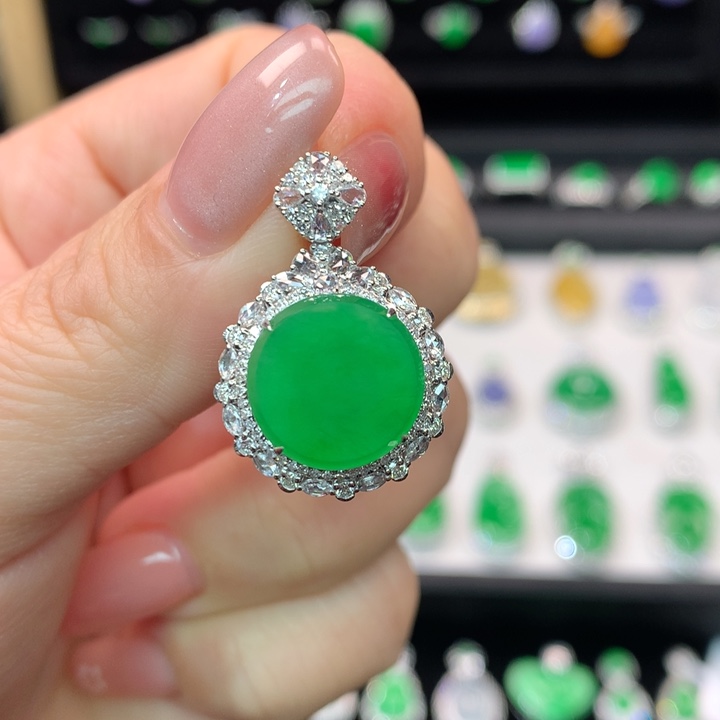 翡翠吊坠(不含链)18K金镶嵌