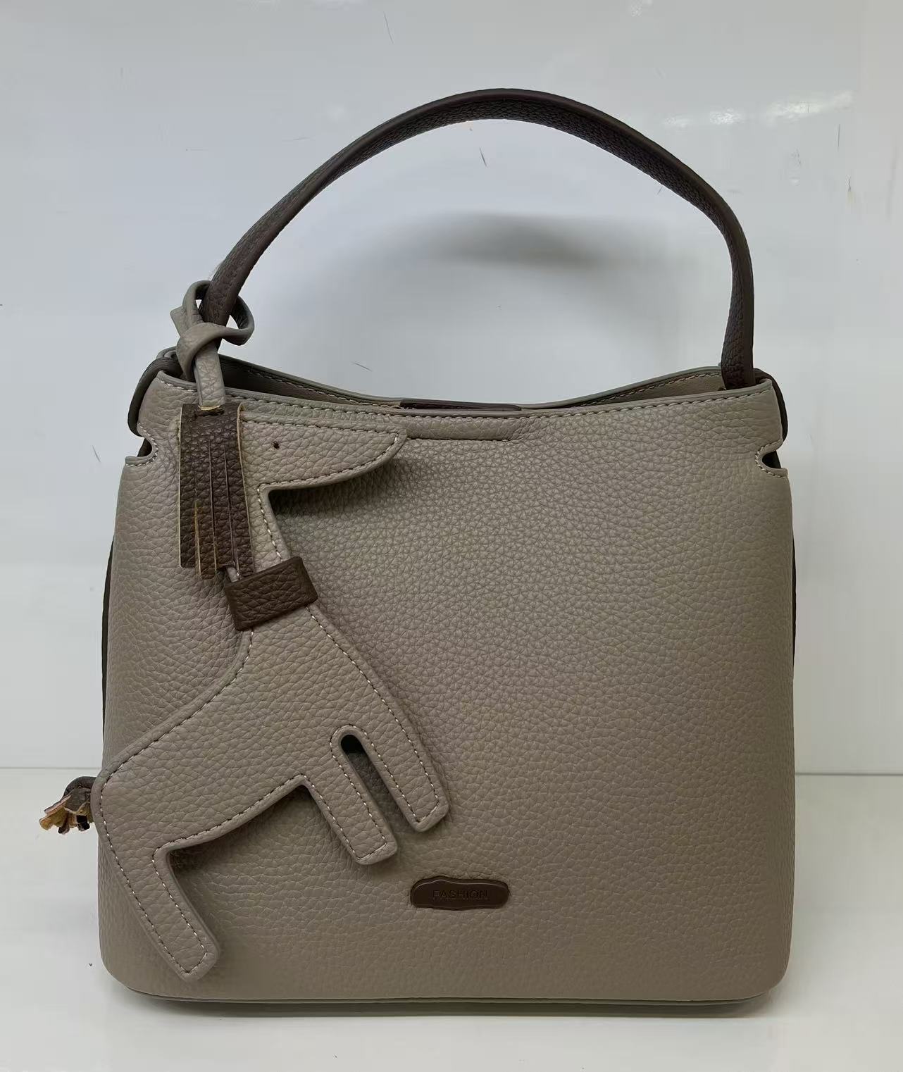 袋鼠水桶包朋克风卡其女士荔枝纹手挽单斜挎包斜跨时尚百搭单肩