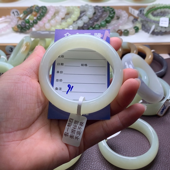 和田玉未镶嵌手镯