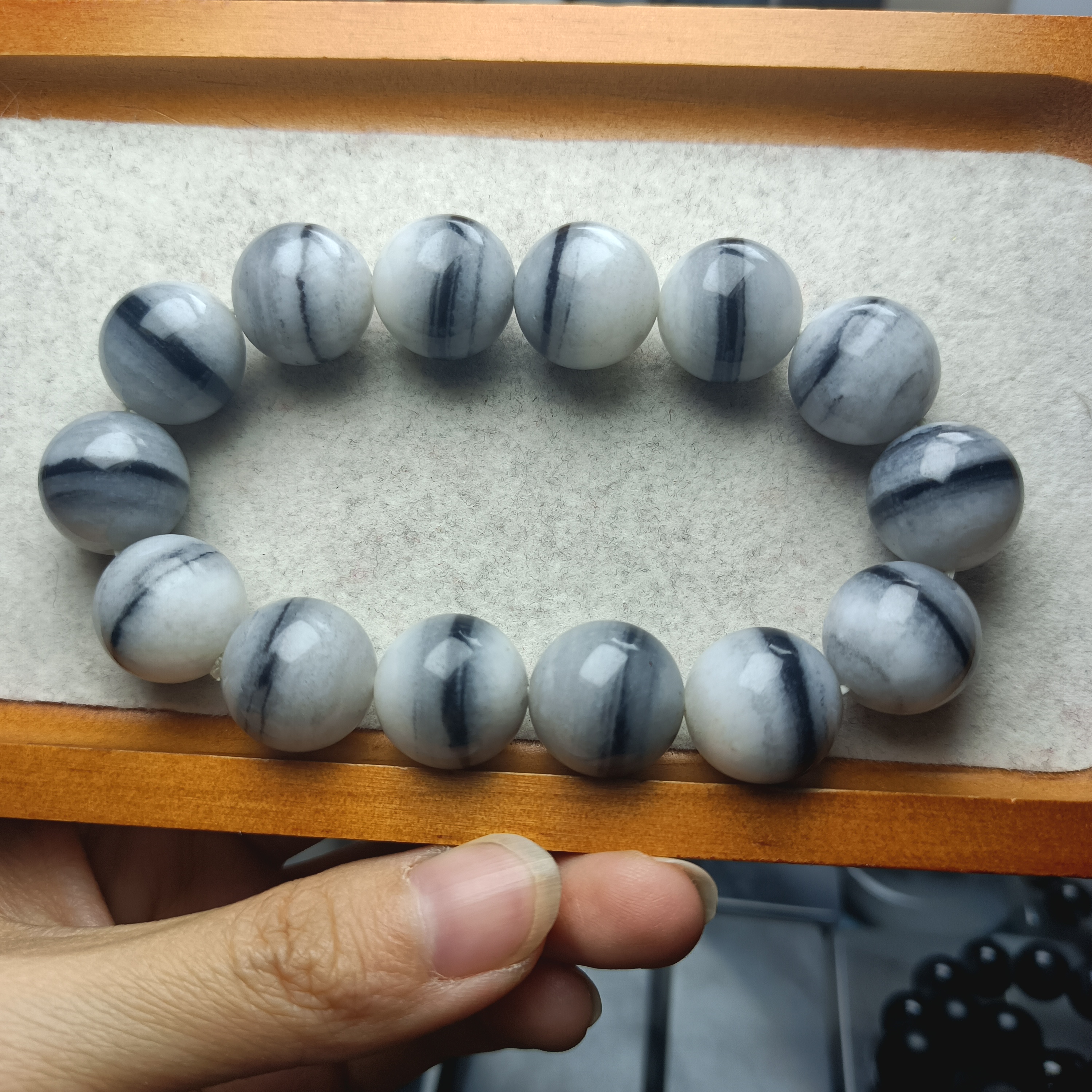 新疆戈壁青花精品黑白分明意境牌 圈 精品摆件