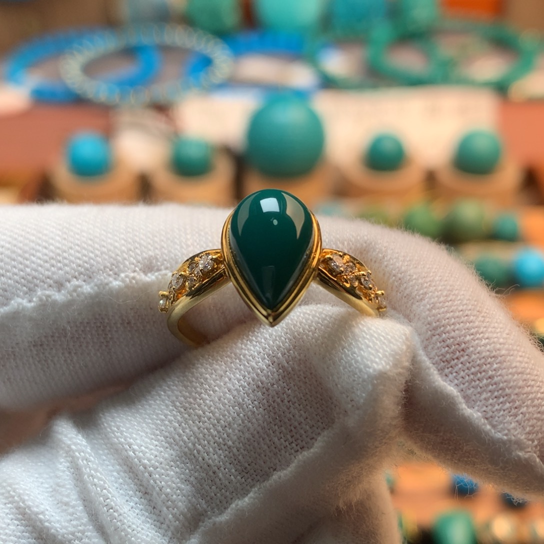 绿松石18K金镶嵌挂件