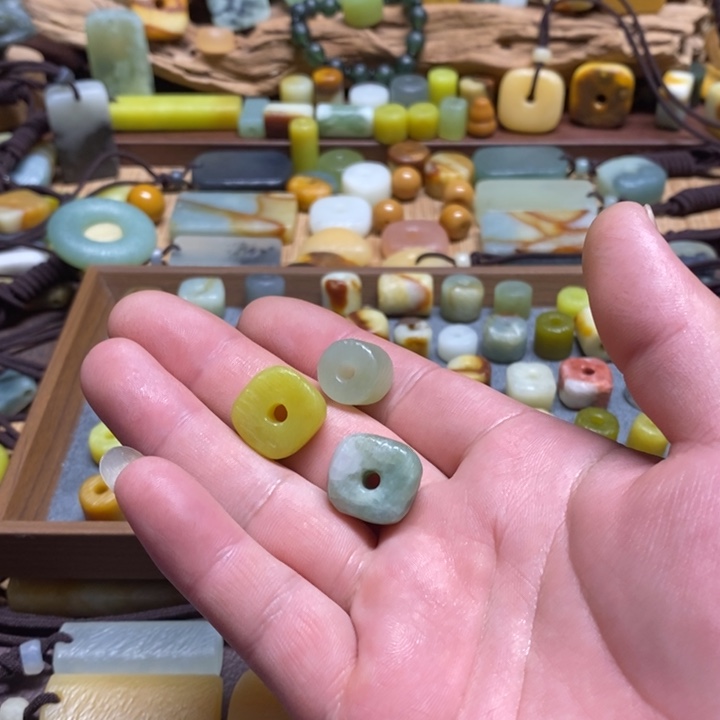 蛇纹石玉未镶嵌挂件壹***叁