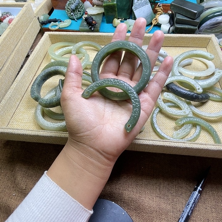 和田玉（糖玉）颈饰未镶嵌笑*戲17