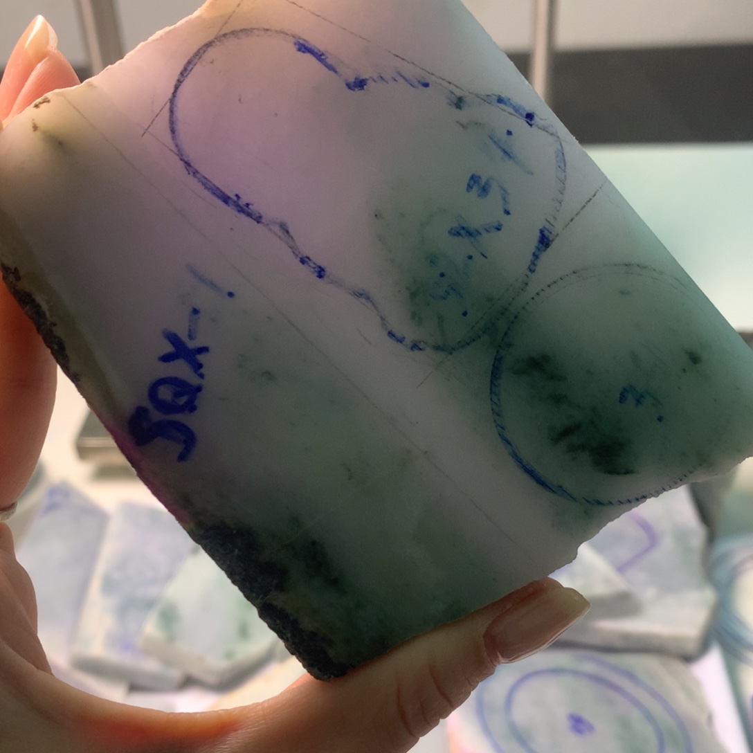 L***i定制翡翠未镶嵌翡翠裸石