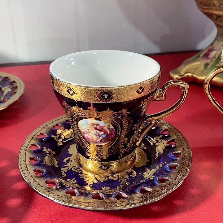 碗微瑕……………………………………