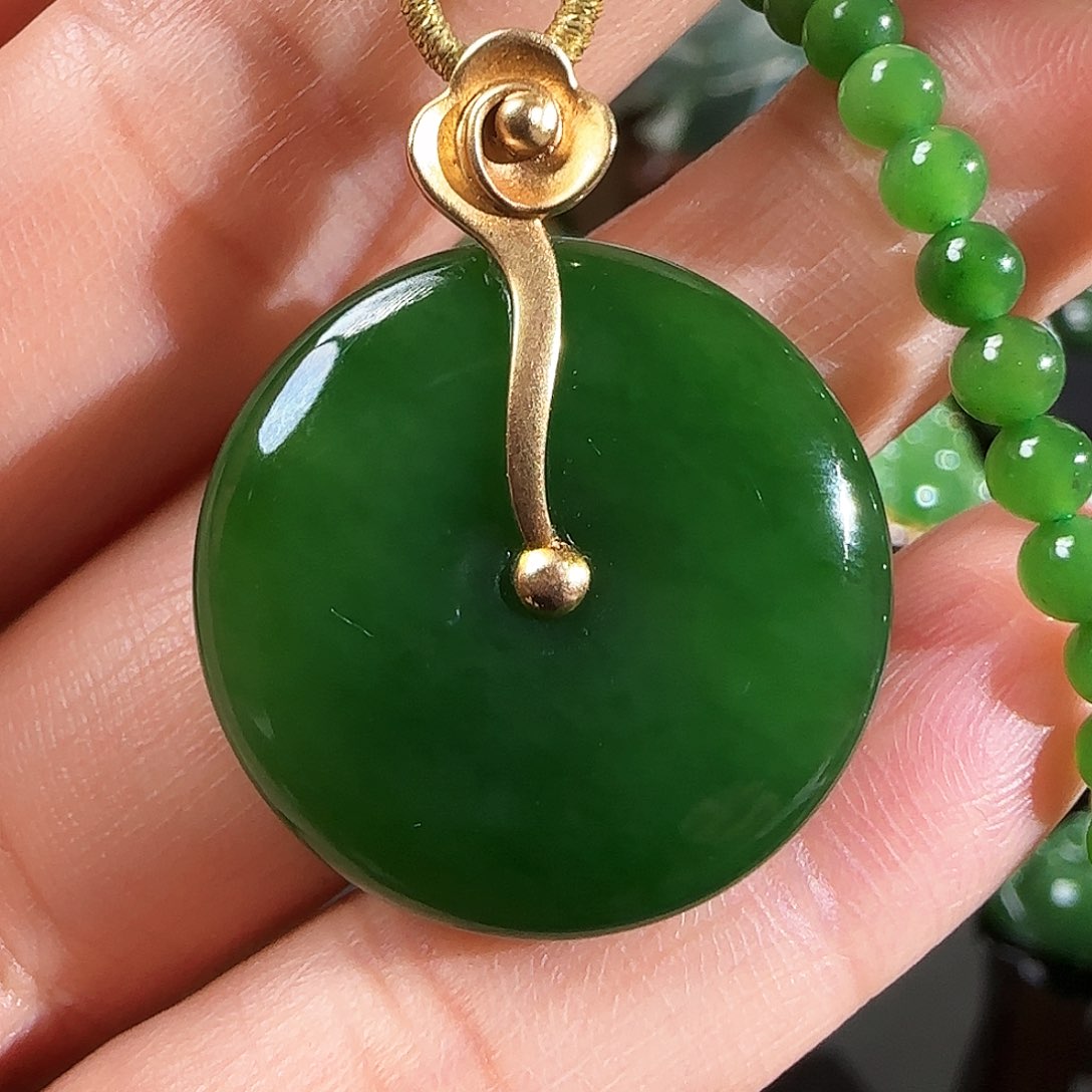 和田玉（碧玉）颈饰18K金镶嵌