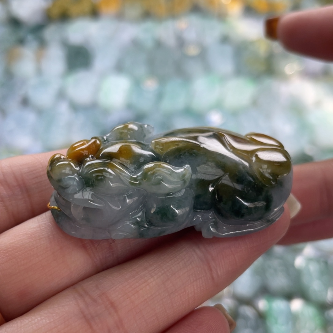 翡翠未镶嵌颈饰貔貅
