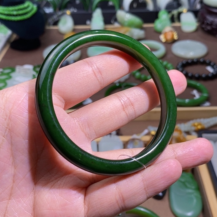 和田玉七号矿碧玉红皮菠菜绿手镯63圈口45克未镶嵌油***吃
