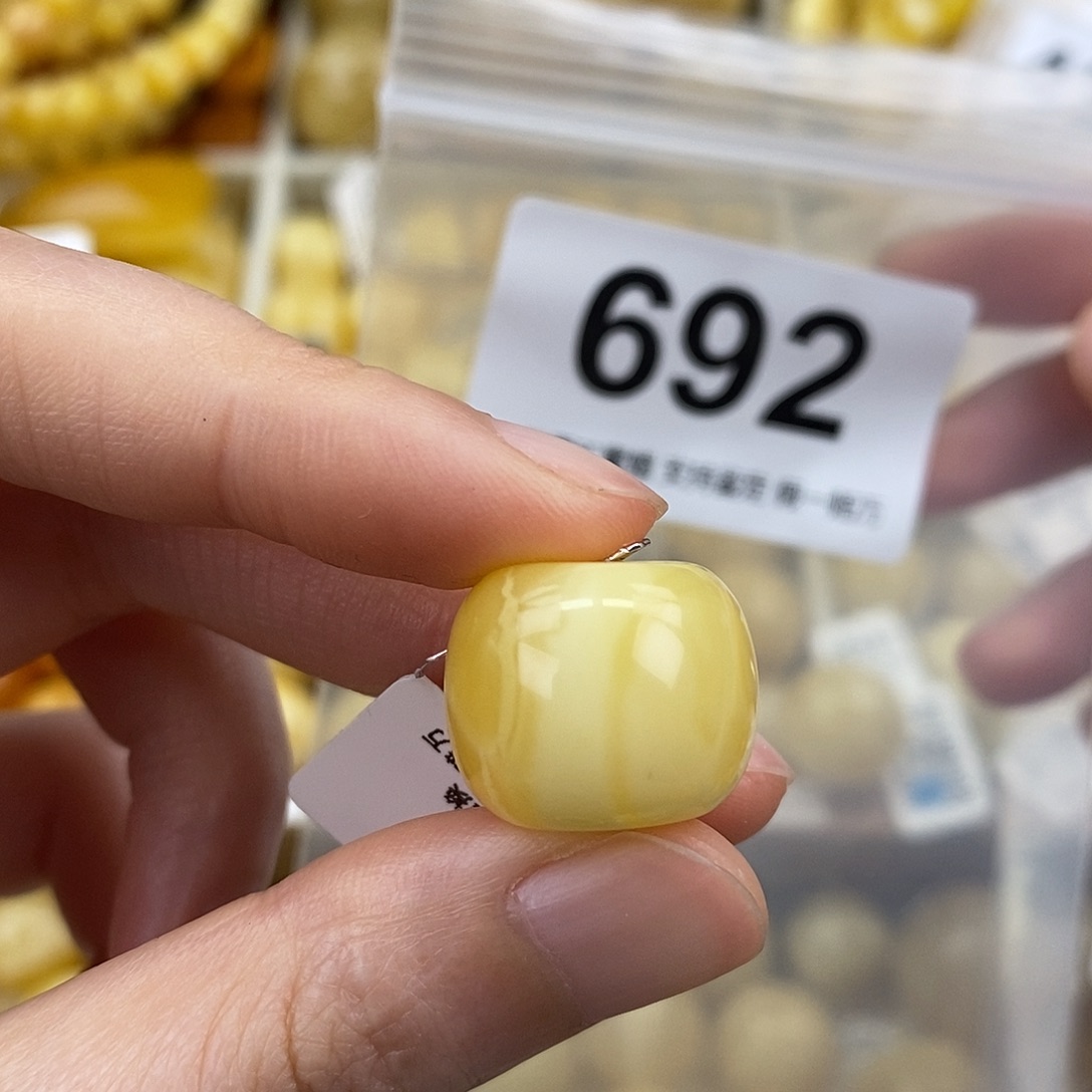 蜜蜡未镶嵌珠宝奇石18