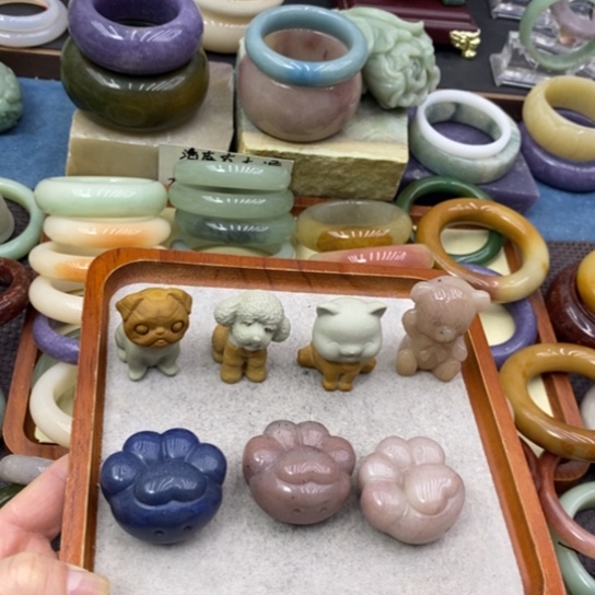 石英岩玉未镶嵌手饰