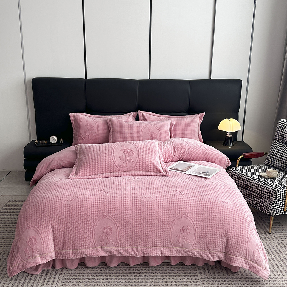 冬季加厚牛奶绒四件套夹棉防滑床盖双面绒雕花保暖被套加厚被罩