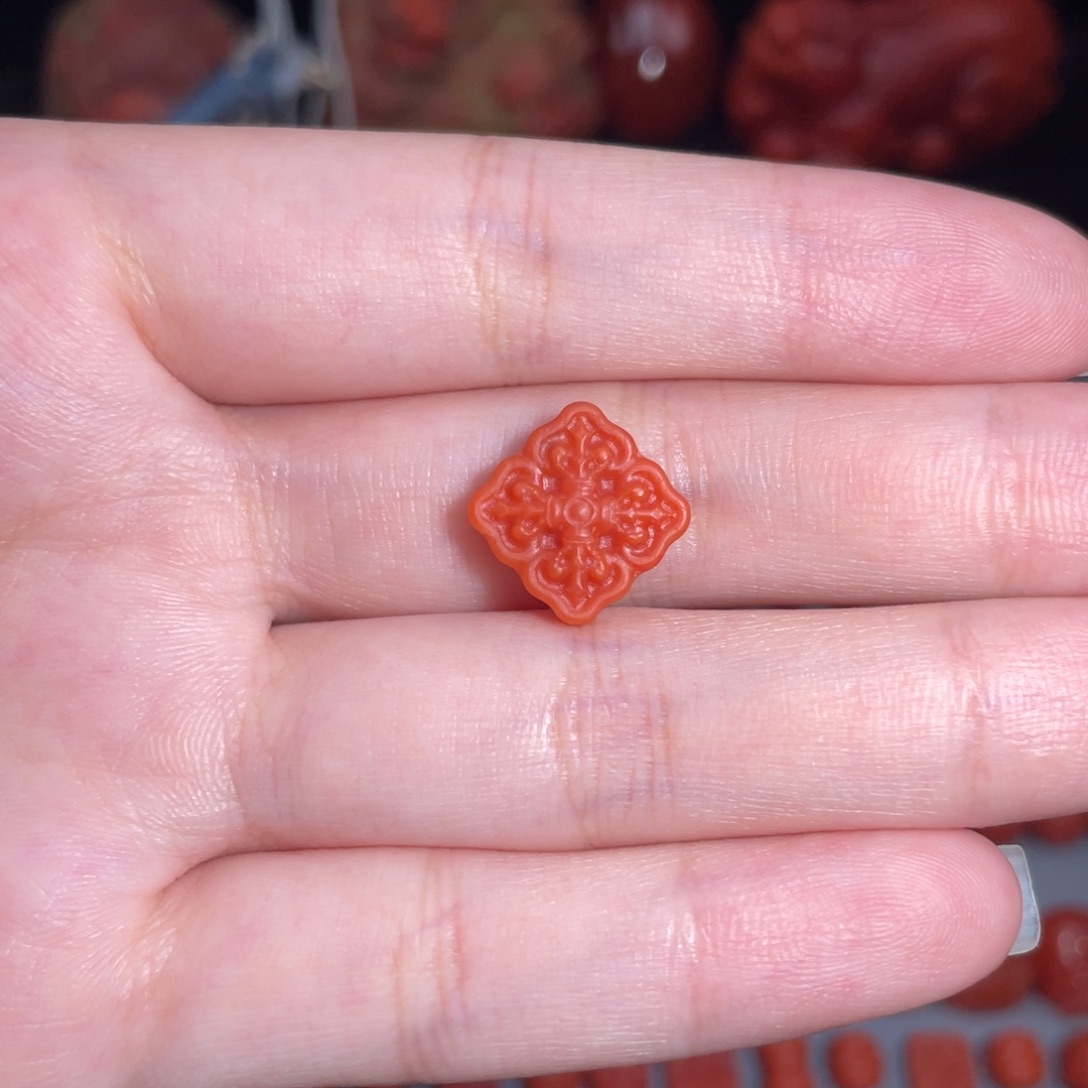 未镶嵌金刚杵雕刻背云11mm+南红玛瑙