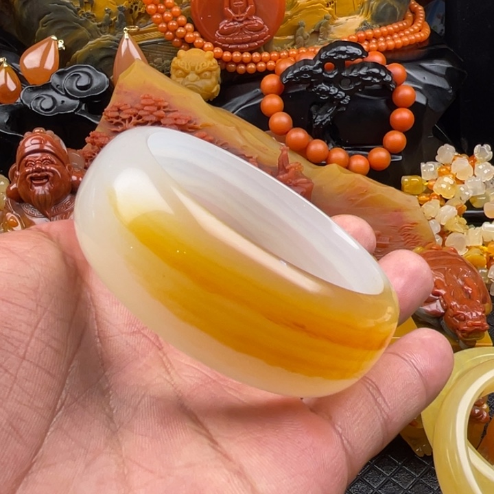 石英质玉（黄龙玉）手镯合金