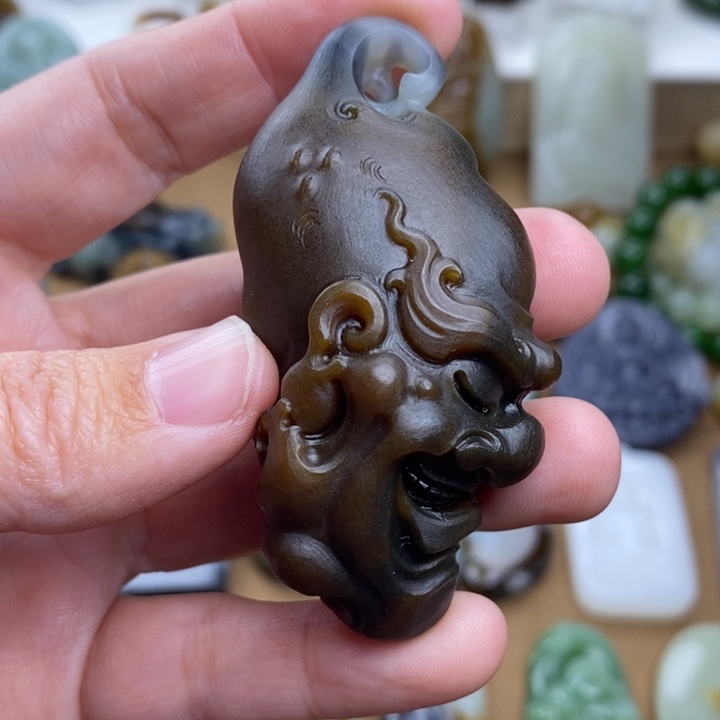 和田玉颈饰未镶嵌可**里