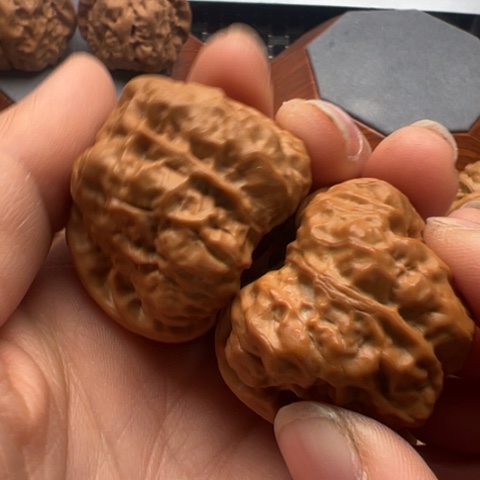 文玩核桃把件峰***?边40左右