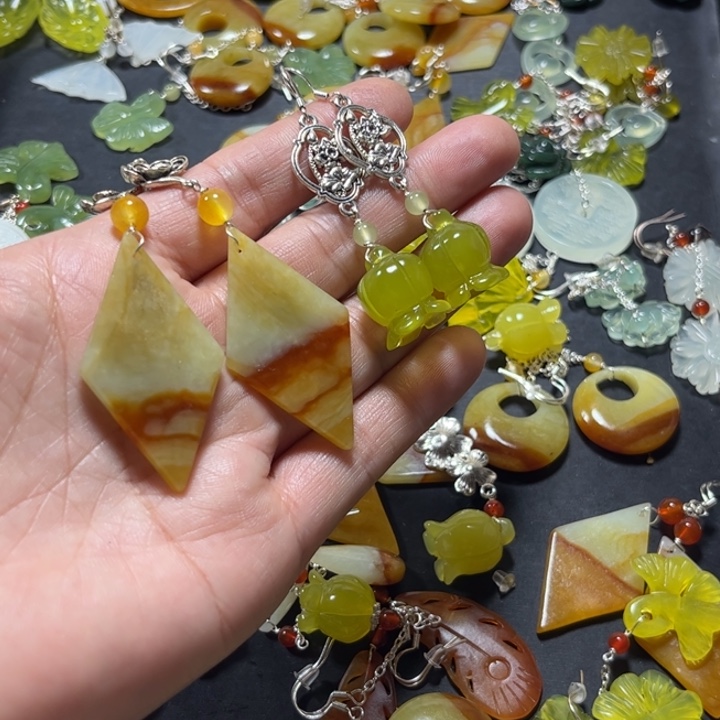 蛇纹石玉未镶嵌把件