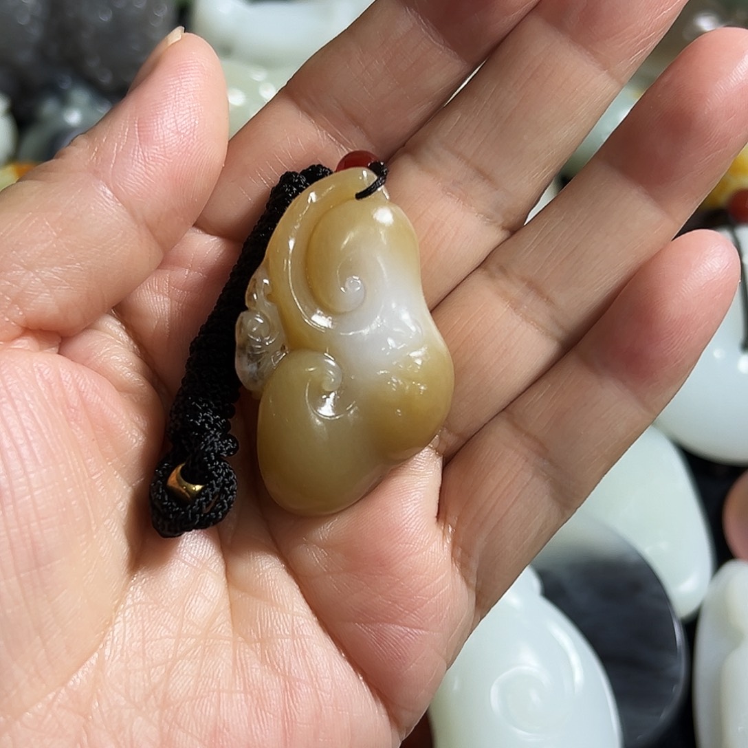 和田玉（糖玉）未镶嵌颈饰