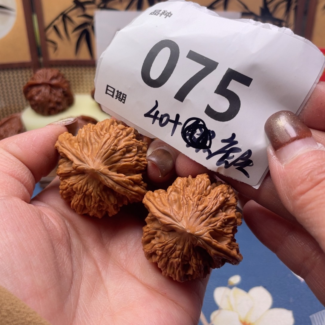 文玩核桃把件75号40虎头