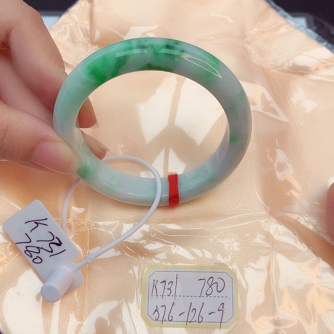 翡翠手镯未镶嵌缅甸翡翠