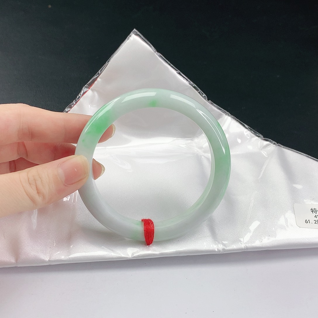 翡翠手镯未镶嵌翡翠012