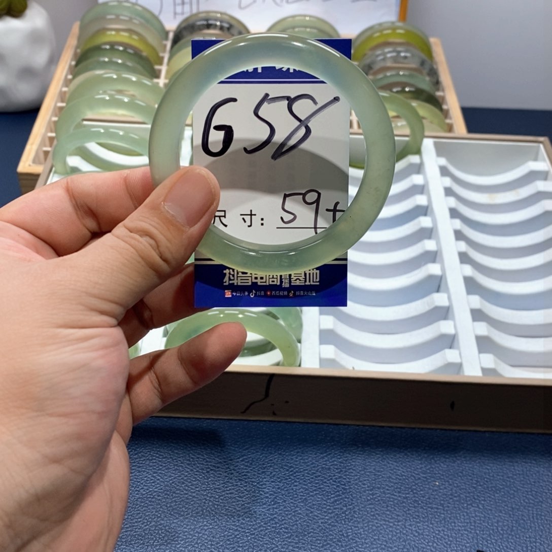 岫玉手镯未镶嵌手镯