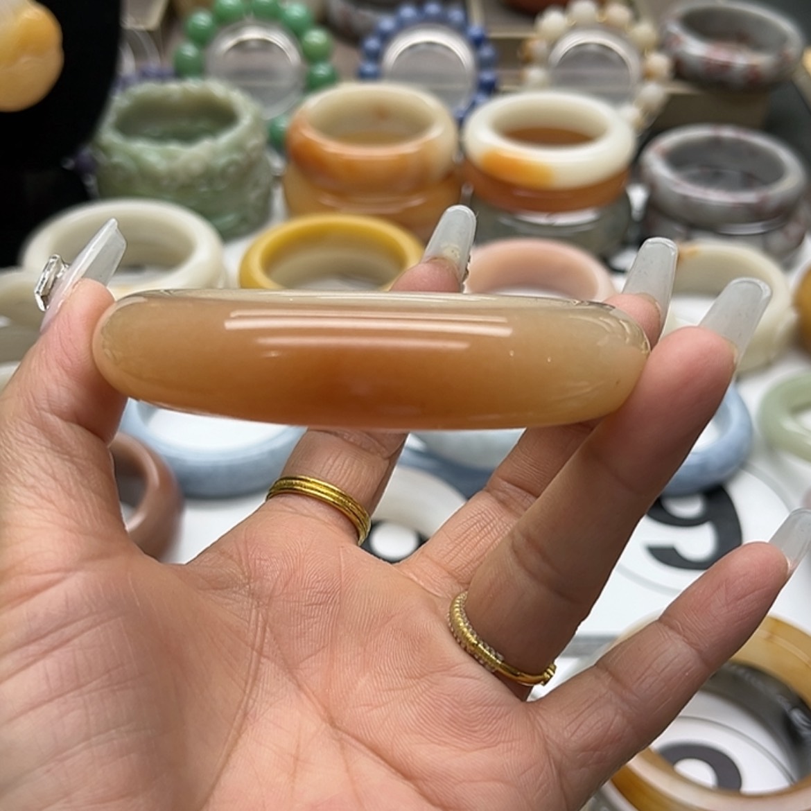 【闪购商品】石英质玉手镯未镶嵌人****?福利糖镯