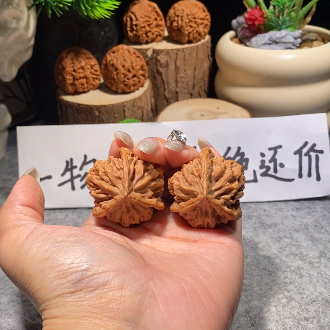 把件核桃全品40帝王三棱正奔