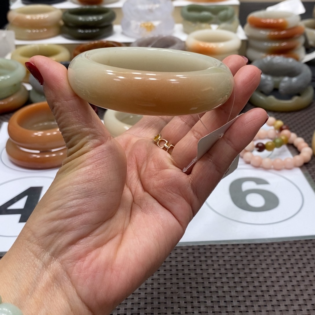 石英质玉手镯未镶嵌凤****》