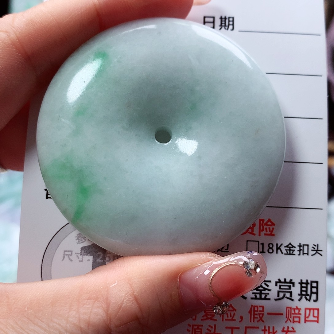 翡翠颈饰未镶嵌武*月平安扣