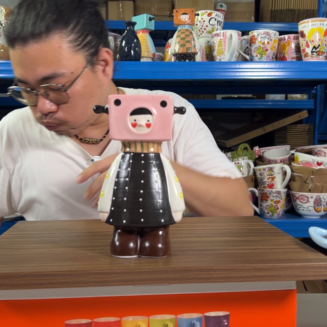 老姊妹家瓷器好漂亮粉色机器人