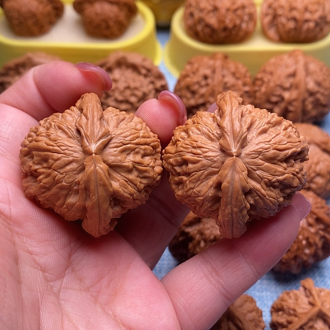 文玩核桃把件毕业粗棱白狮子42.9尺全品