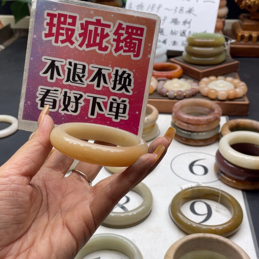 *****石英岩玉未镶嵌手镯