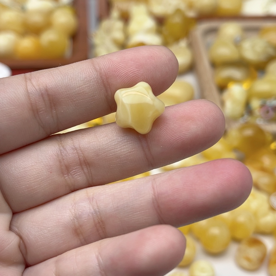蜜蜡未镶嵌裸石配饰