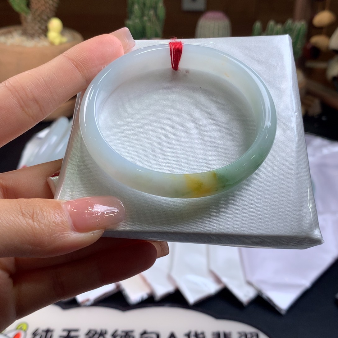 翡翠未镶嵌手镯54贵妃