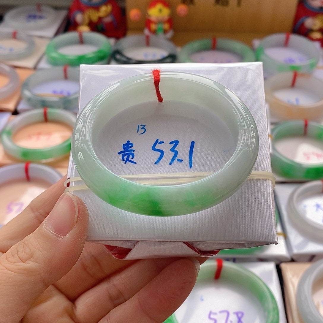 翡翠手镯未镶嵌王****e手镯