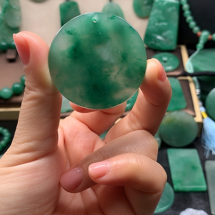 未镶嵌石英岩玉珠宝半成品